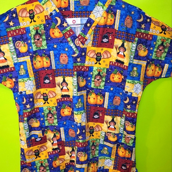 Scrub top - Picture 1 of 4